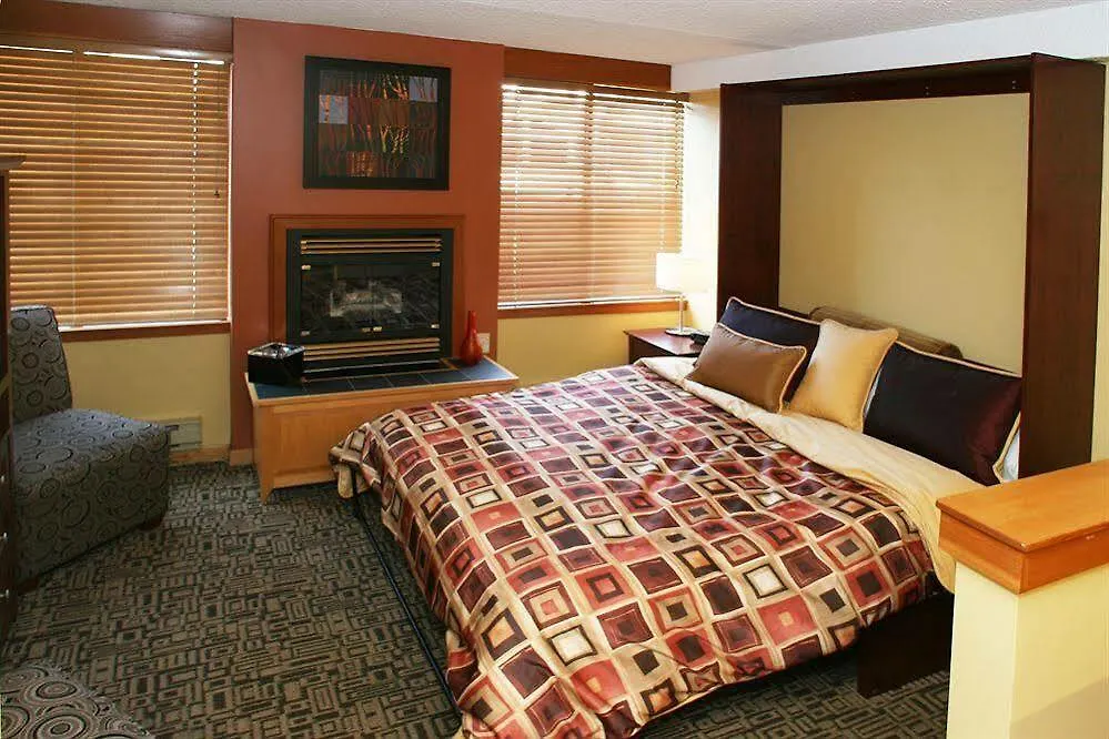 Mountainside Lodge Whistler 3*,  Canada