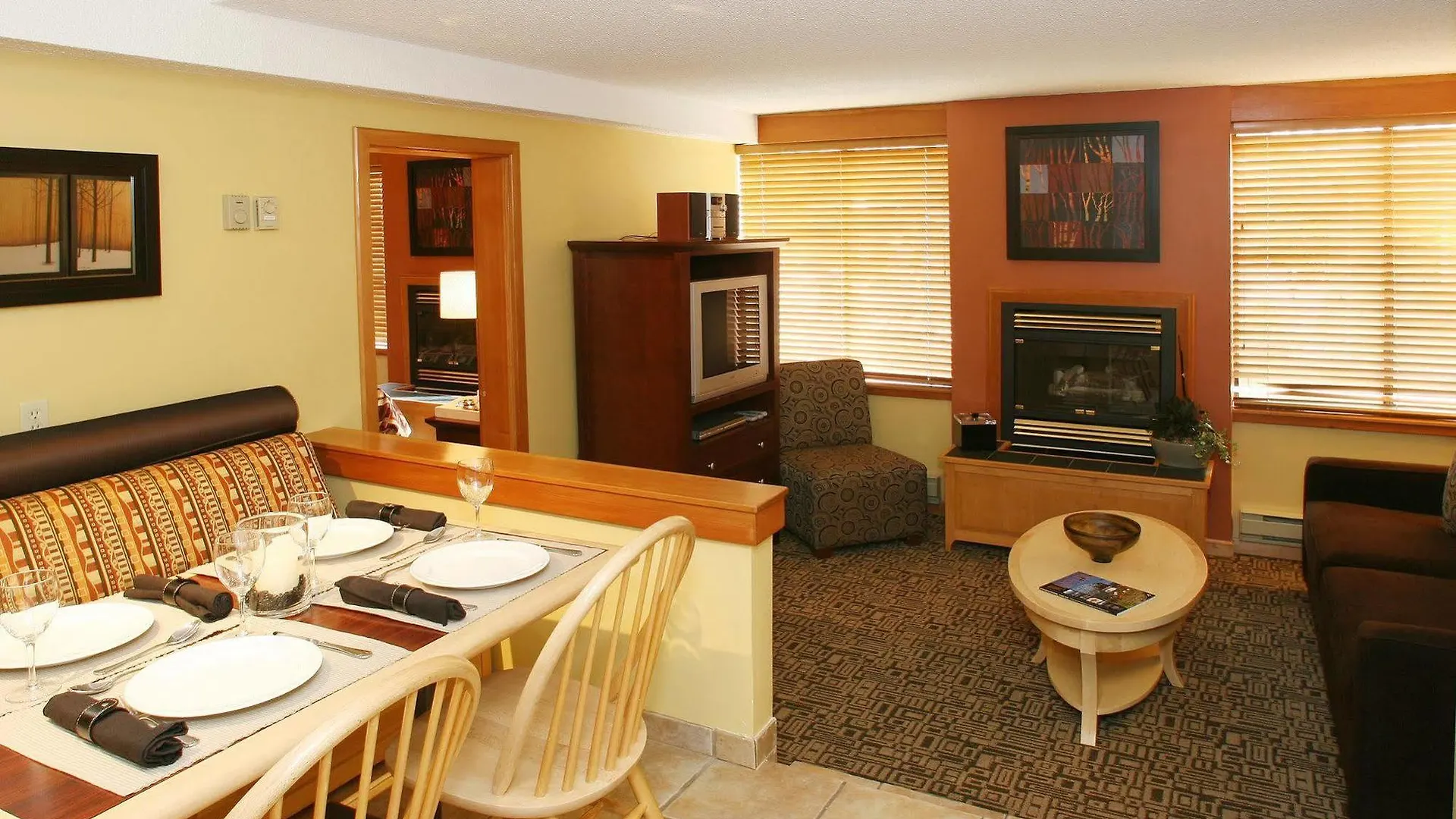 Mountainside Lodge Whistler 3*,